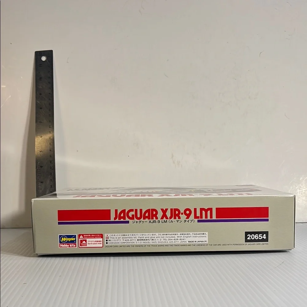 Hasegawa 1/24 Jaguar XJR-9 LM Model Kit Vintage Kit - Picture 2 of 6